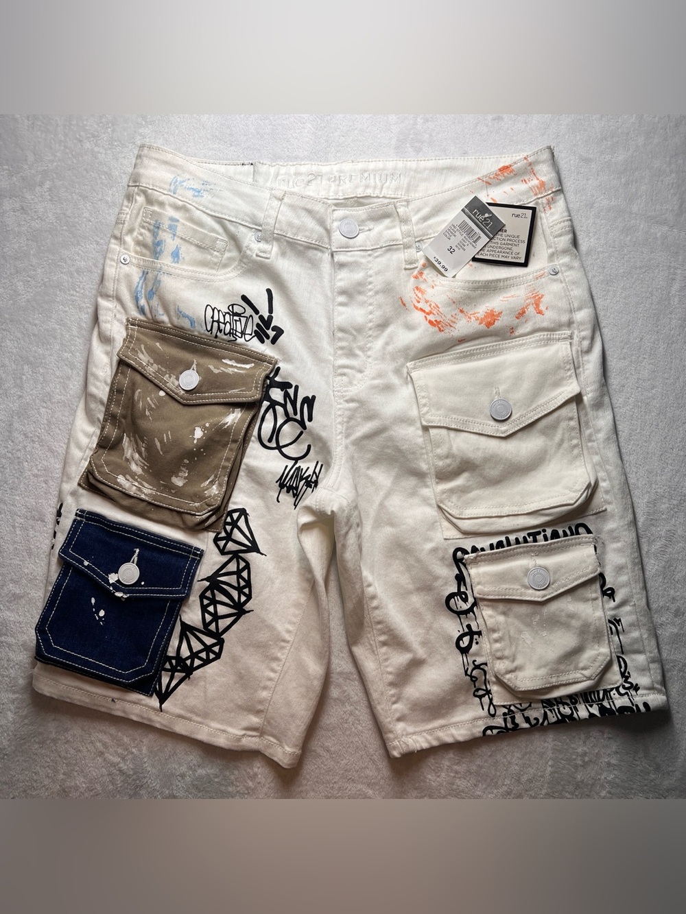 Rue21 Men’s Supreme Flex White Denim Graffiti Paint Jean Short Size 32